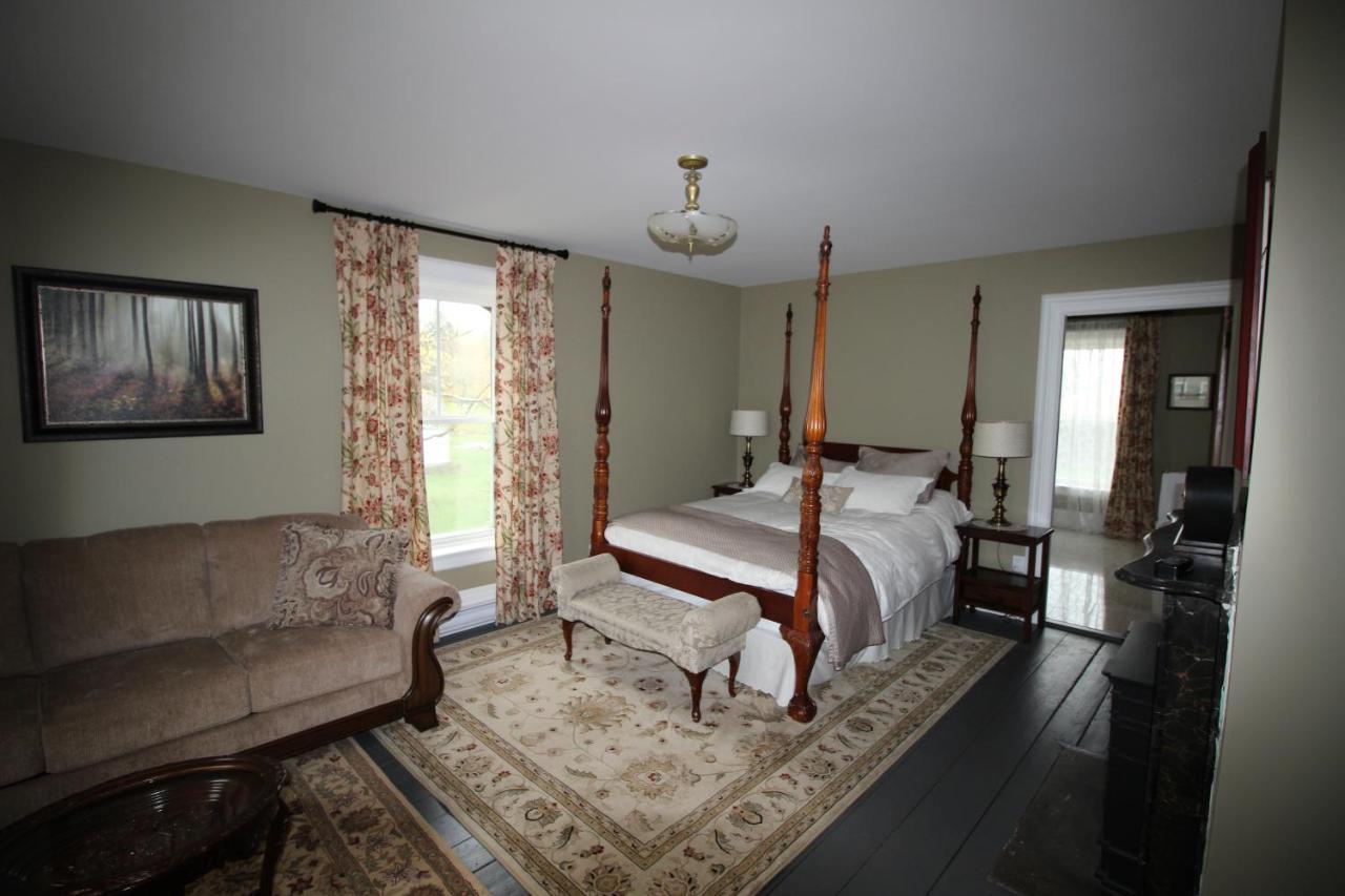 Maplehurst Manor Bed & Breakfast